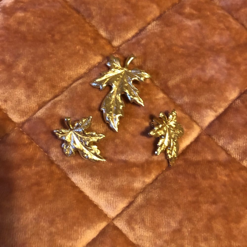Leaf design brooch, and matching clip earrings.